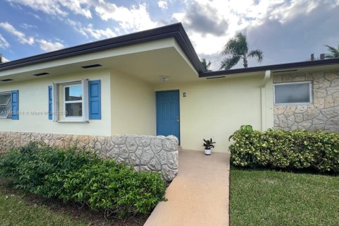 Condo in West Palm Beach, Florida, 1 bedroom  № 1956644 - photo 1