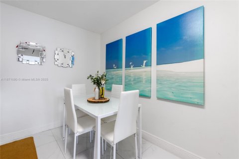 Villa ou maison à louer à Sweetwater, Floride: 3 chambres, 102.19 m2 № 1928331 - photo 8