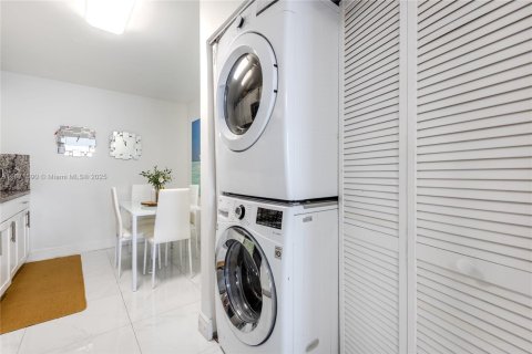 Villa ou maison à louer à Sweetwater, Floride: 3 chambres, 102.19 m2 № 1928331 - photo 9