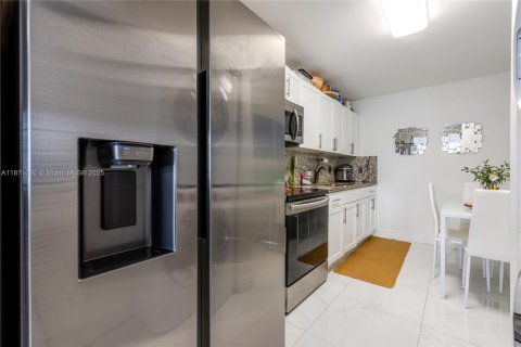 Villa ou maison à louer à Sweetwater, Floride: 3 chambres, 102.19 m2 № 1928331 - photo 7