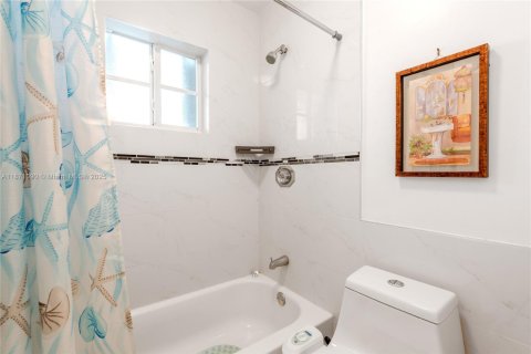 Villa ou maison à louer à Sweetwater, Floride: 3 chambres, 102.19 m2 № 1928331 - photo 12