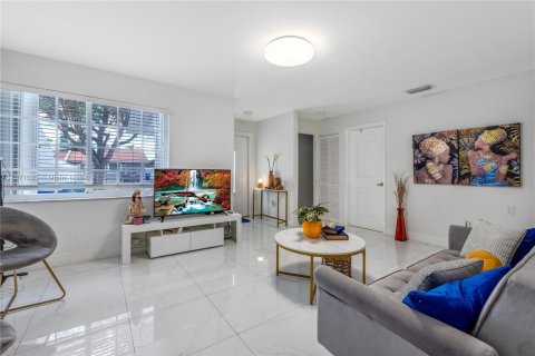 Villa ou maison à louer à Sweetwater, Floride: 3 chambres, 102.19 m2 № 1928331 - photo 1