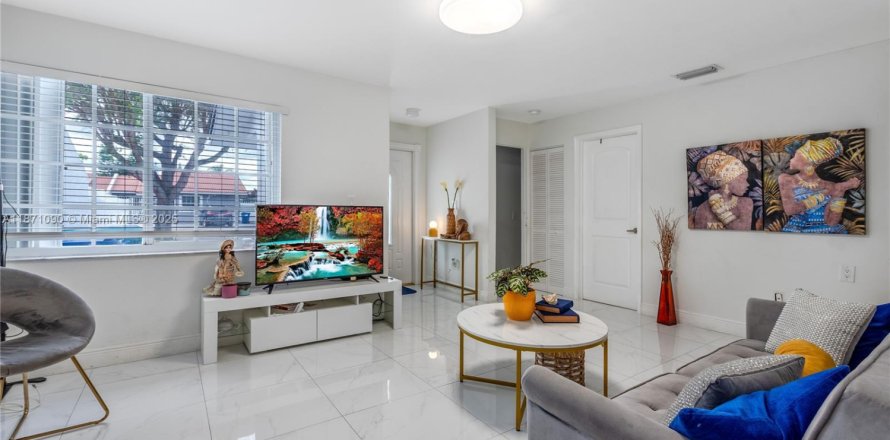 Villa ou maison à Sweetwater, Floride 3 chambres, 102.19 m2 № 1928331