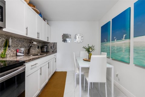 Villa ou maison à louer à Sweetwater, Floride: 3 chambres, 102.19 m2 № 1928331 - photo 6