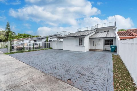 Villa ou maison à louer à Sweetwater, Floride: 3 chambres, 102.19 m2 № 1928331 - photo 21