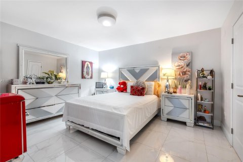 Villa ou maison à louer à Sweetwater, Floride: 3 chambres, 102.19 m2 № 1928331 - photo 15