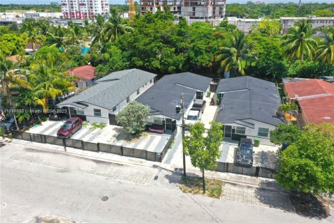 Propiedad comercial en venta en Miami, Florida № 1934394 - foto 2