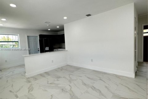 Propiedad comercial en venta en Miami, Florida № 1934394 - foto 6