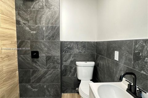 Propiedad comercial en venta en Miami, Florida № 1934394 - foto 16