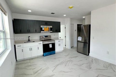 Propiedad comercial en venta en Miami, Florida № 1934394 - foto 15