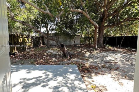 Propiedad comercial en venta en Miami, Florida № 1934394 - foto 20