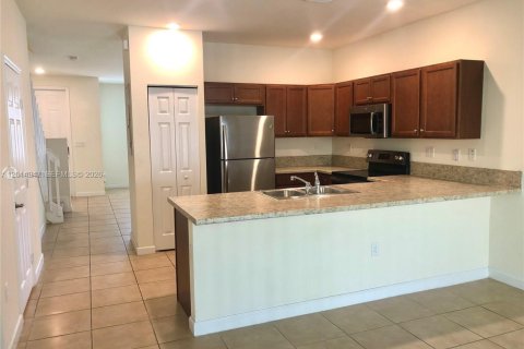 Casa en venta en Hialeah, Florida, 3 dormitorios, 143.53 m2 № 2171302 - foto 3