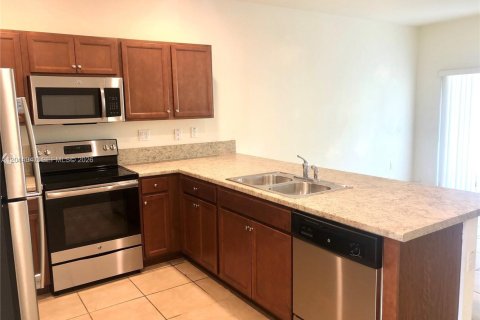 Casa en venta en Hialeah, Florida, 3 dormitorios, 143.53 m2 № 2171302 - foto 4