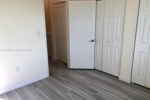 Casa en venta en Hialeah, Florida, 3 dormitorios, 143.53 m2 № 2171302 - foto 11