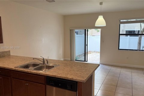 Casa en venta en Hialeah, Florida, 3 dormitorios, 143.53 m2 № 2171302 - foto 6