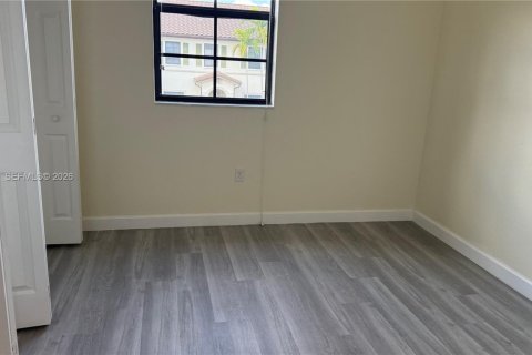 Casa en venta en Hialeah, Florida, 3 dormitorios, 143.53 m2 № 2171302 - foto 16