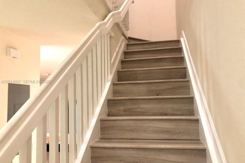 Casa en venta en Hialeah, Florida, 3 dormitorios, 143.53 m2 № 2171302 - foto 10