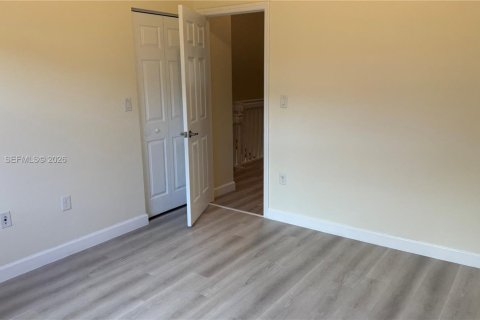 Casa en venta en Hialeah, Florida, 3 dormitorios, 143.53 m2 № 2171302 - foto 12