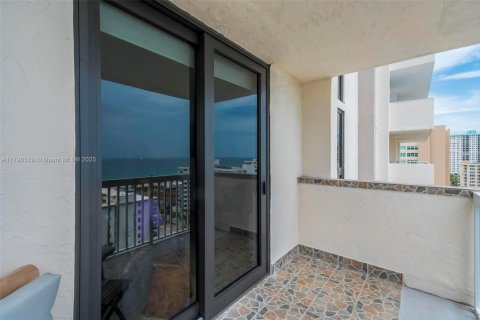 Condominio en venta en Hollywood, Florida, 2 dormitorios, 116.5 m2 № 1738186 - foto 23