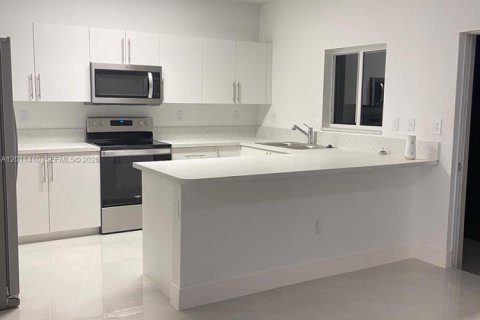 Adosado en venta en Florida City, Florida, 4 dormitorios, 124.3 m2 № 2171096 - foto 24