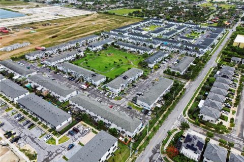 Adosado en venta en Florida City, Florida, 4 dormitorios, 124.3 m2 № 2171096 - foto 4