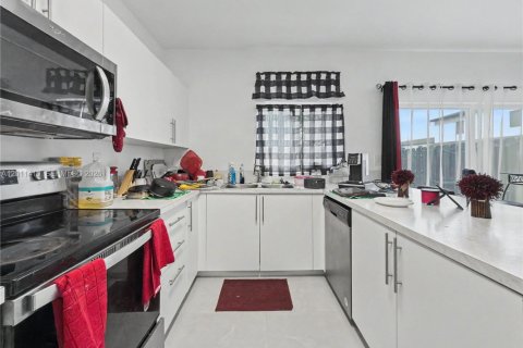 Adosado en venta en Florida City, Florida, 4 dormitorios, 124.3 m2 № 2171096 - foto 8