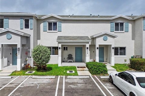 Adosado en Florida City, Florida 4 dormitorios, 124.3 m2 № 2171096