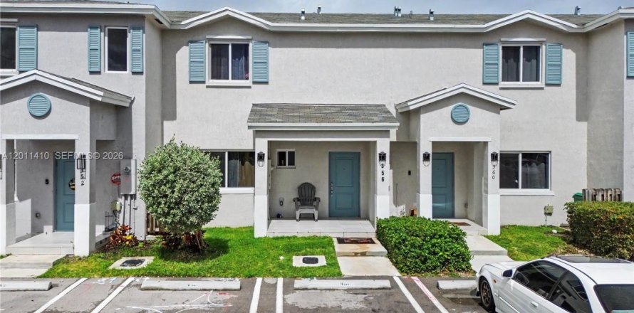 Adosado en Florida City, Florida 4 dormitorios, 124.3 m2 № 2171096