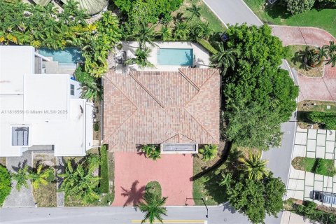House in Sunny Isles Beach, Florida 5 bedrooms, 422.24 sq.m. № 1770641 - photo 15