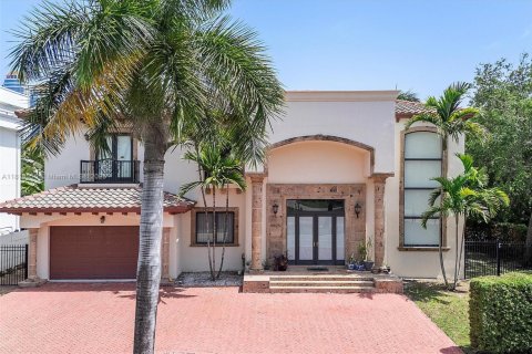 House in Sunny Isles Beach, Florida 5 bedrooms, 422.24 sq.m. № 1770641 - photo 2