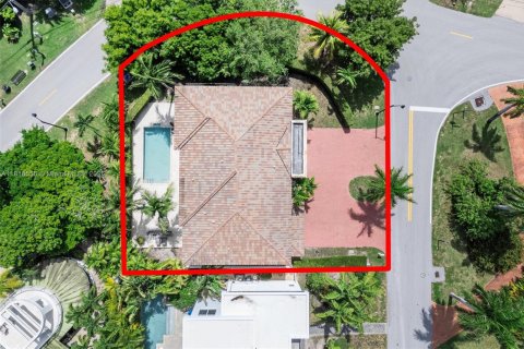 House in Sunny Isles Beach, Florida 5 bedrooms, 422.24 sq.m. № 1770641 - photo 4