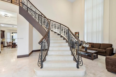 House in Sunny Isles Beach, Florida 5 bedrooms, 422.24 sq.m. № 1770641 - photo 18