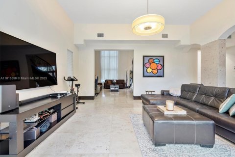 House in Sunny Isles Beach, Florida 5 bedrooms, 422.24 sq.m. № 1770641 - photo 22