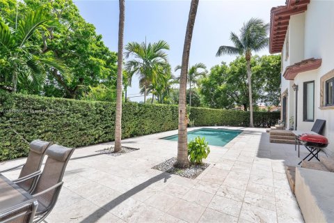 House in Sunny Isles Beach, Florida 5 bedrooms, 422.24 sq.m. № 1770641 - photo 9