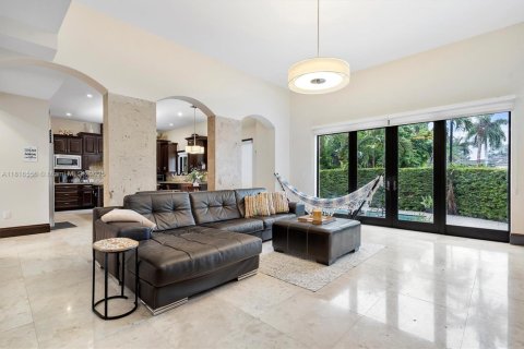 House in Sunny Isles Beach, Florida 5 bedrooms, 422.24 sq.m. № 1770641 - photo 19
