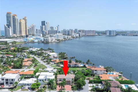 House in Sunny Isles Beach, Florida 5 bedrooms, 422.24 sq.m. № 1770641 - photo 6