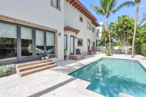 House in Sunny Isles Beach, Florida 5 bedrooms, 422.24 sq.m. № 1770641 - photo 13