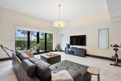 House in Sunny Isles Beach, Florida 5 bedrooms, 422.24 sq.m. № 1770641 - photo 23