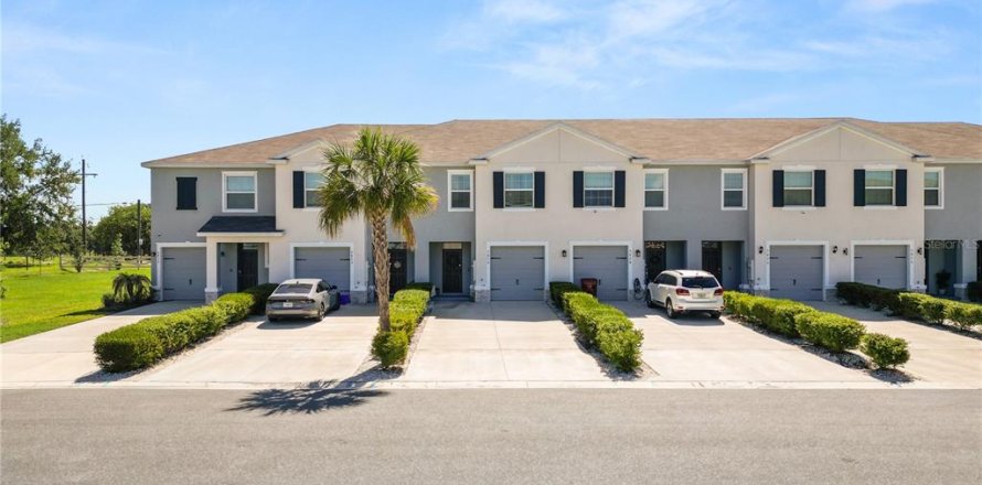 Adosado en Plant City, Florida 3 dormitorios, 156.17 m2 № 2224719