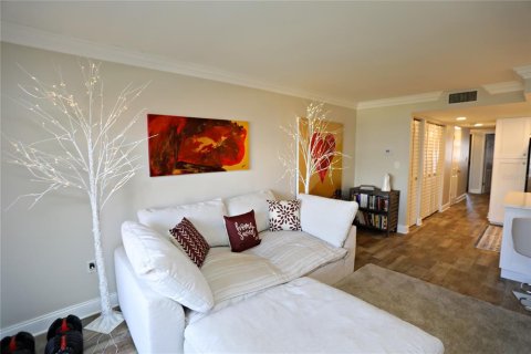 Condo in Tierra Verde, Florida, 1 bedroom  № 2205006 - photo 12