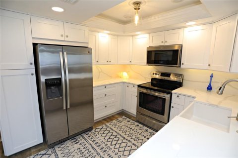 Condo in Tierra Verde, Florida, 1 bedroom  № 2205006 - photo 6
