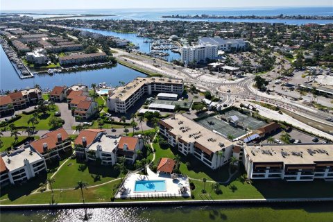 Condo in Tierra Verde, Florida, 1 bedroom  № 2205006 - photo 22