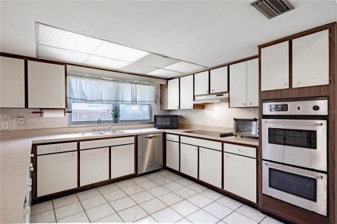 House in Oviedo, Florida 3 bedrooms, 218.51 sq.m. № 1847069 - photo 8