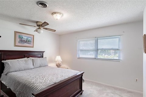 House in Oviedo, Florida 3 bedrooms, 218.51 sq.m. № 1847069 - photo 14