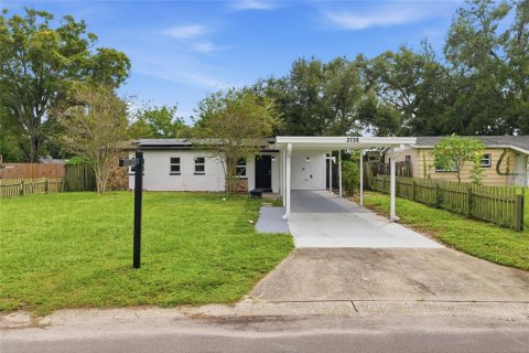 House in Largo, Florida 3 bedrooms, 103.12 sq.m. № 2427049 - photo 2