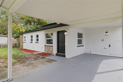 House in Largo, Florida 3 bedrooms, 103.12 sq.m. № 2427049 - photo 3