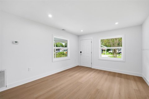 House in Largo, Florida 3 bedrooms, 103.12 sq.m. № 2427049 - photo 12