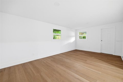 House in Largo, Florida 3 bedrooms, 103.12 sq.m. № 2427049 - photo 17