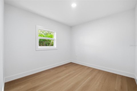 House in Largo, Florida 3 bedrooms, 103.12 sq.m. № 2427049 - photo 28