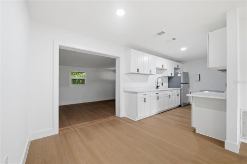 House in Largo, Florida 3 bedrooms, 103.12 sq.m. № 2427049 - photo 16